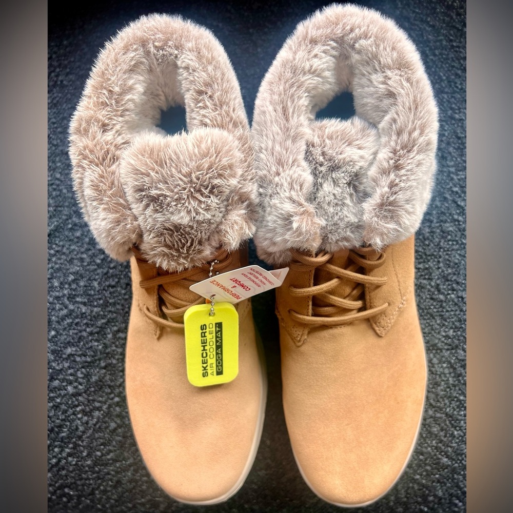 Skechers Women’s On the Go Joy Plush Dreams Boot